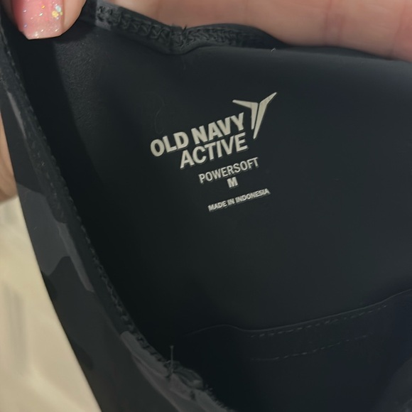 Old Navy Black Camo Sleeveless Tank Top - Picture 4 of 4